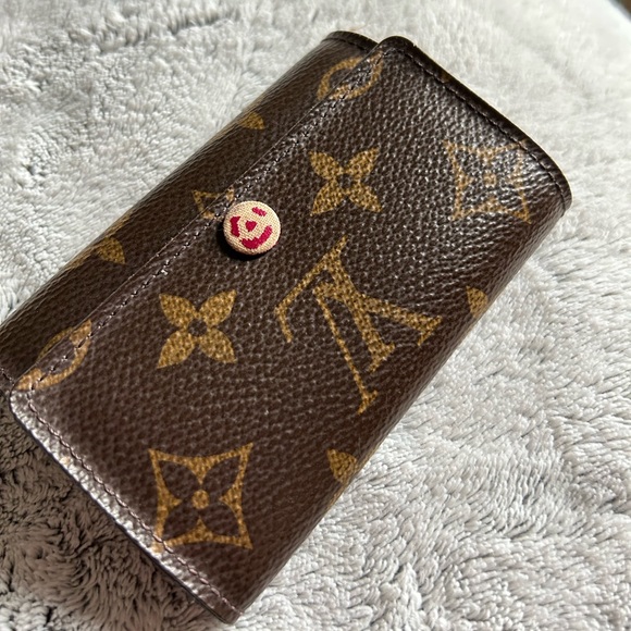 Louis Vuitton 6 Key Holder - Picture 3 of 16